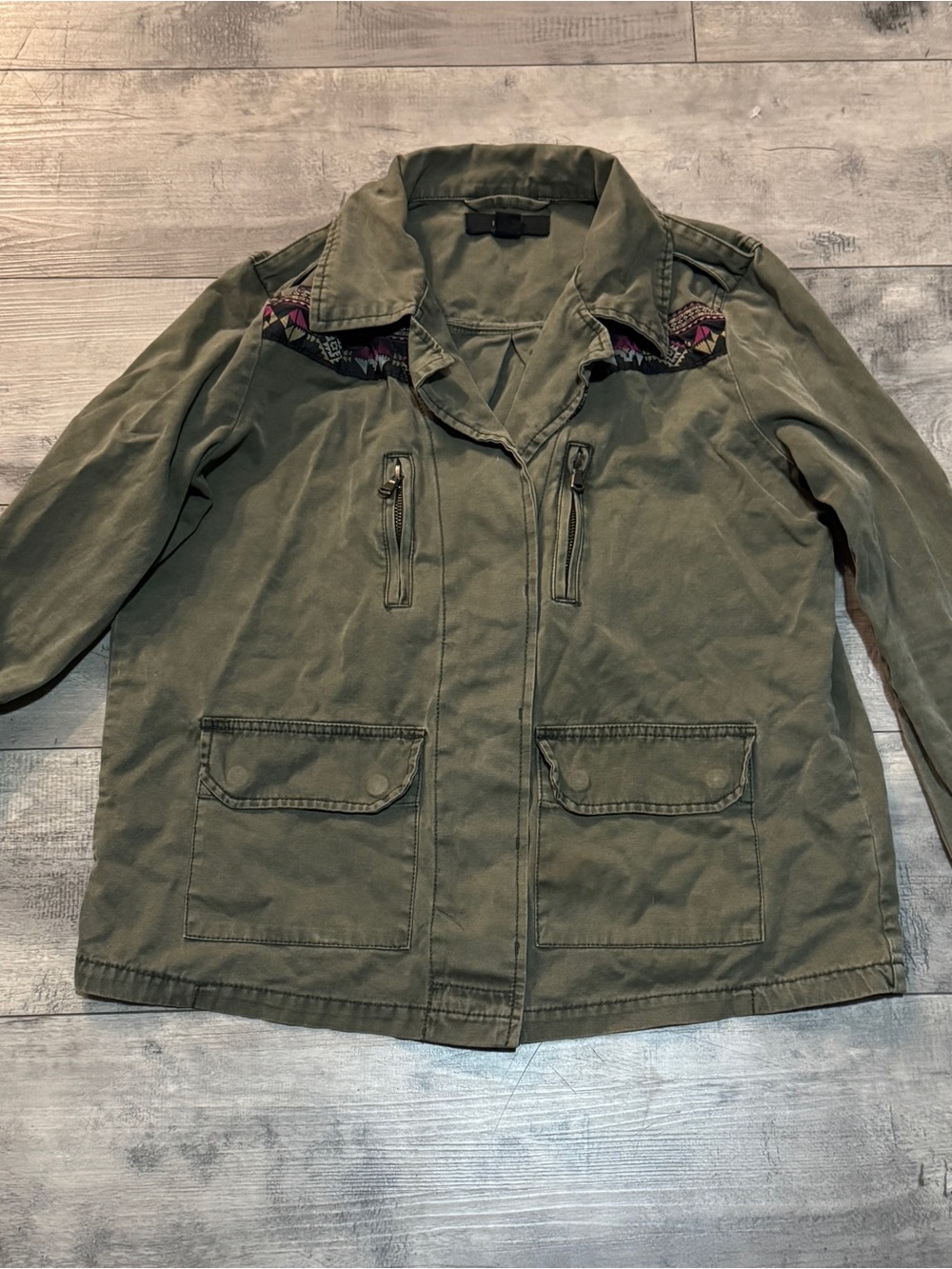 Forever 21 Olive Utility Button Up Jacket with Embroidered Shoulder Detail, Lg